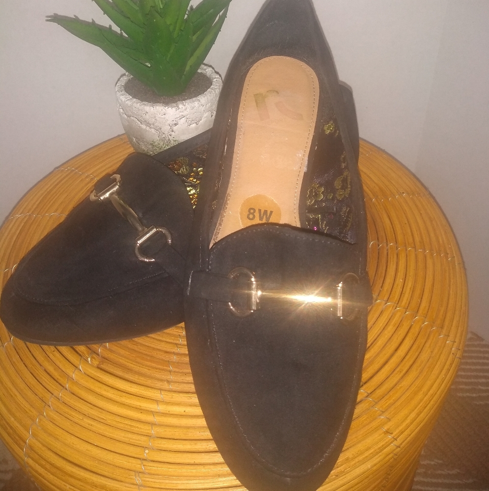 Report- Beverly- blk suede and gold detail loafer